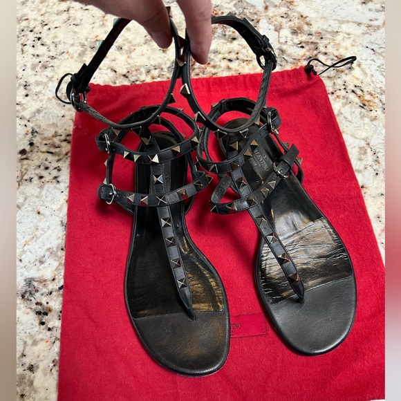 Valentino Garavani Rockstud calfskin leather sandal with Platinum-finish studs - Picture 8 of 14